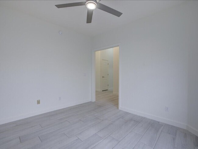 Building Photo - $500 OFF FIRST FULL MONTHS RENT!