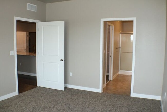 Building Photo - $1,595 | 2 Bedroom, 2 Bathroom Condo | Pet...