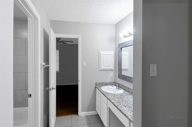 Building Photo - 22627 Braken Manor Ln