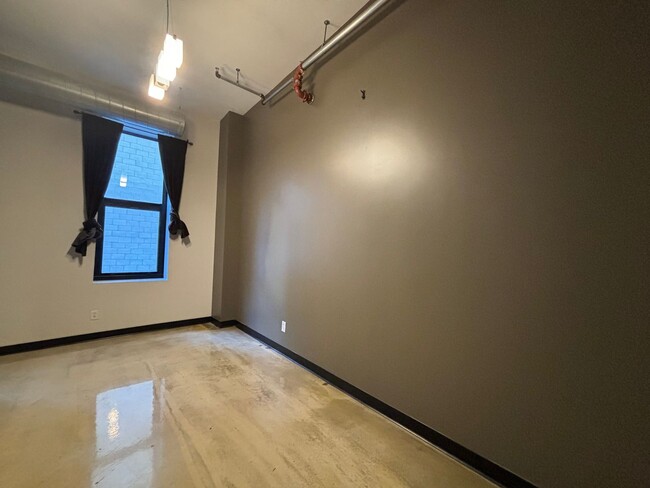 Building Photo - Spectacular Spacious Studio Condo in Downt...