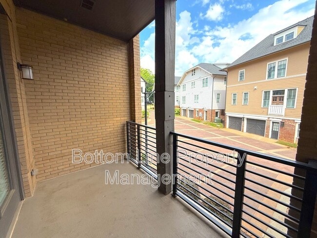 Building Photo - 2401 Euclid Ave