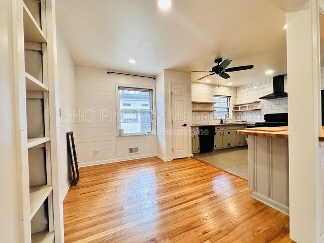 Building Photo - 3231 Bonway Dr