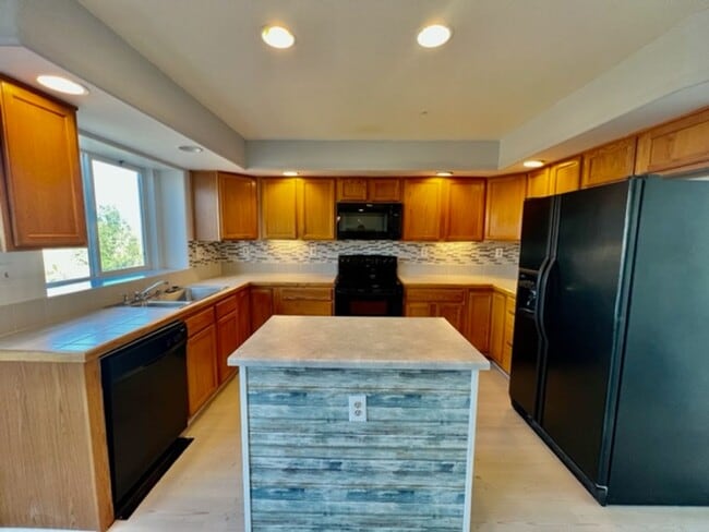Building Photo - Stunning 4 bedroom home in Claremont Ranch!