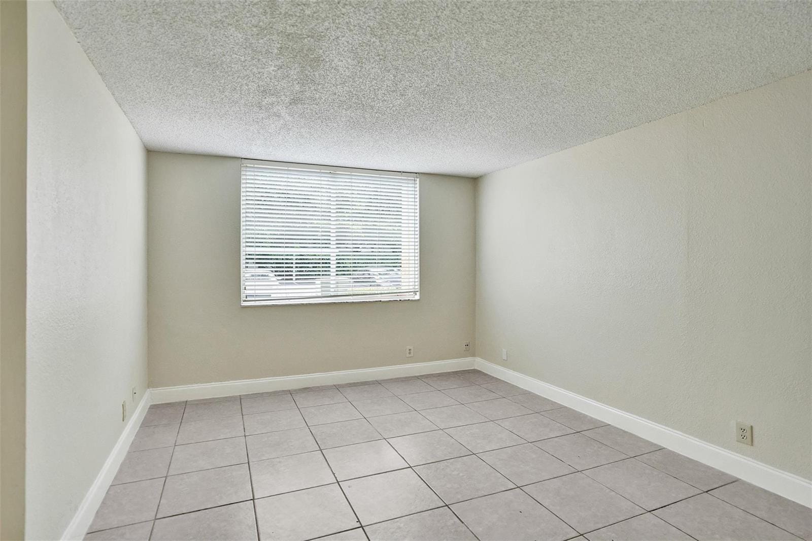 Building Photo - 10773 Cleary Blvd
