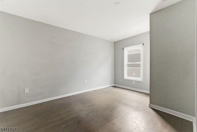 Building Photo - 467 Summer Ave