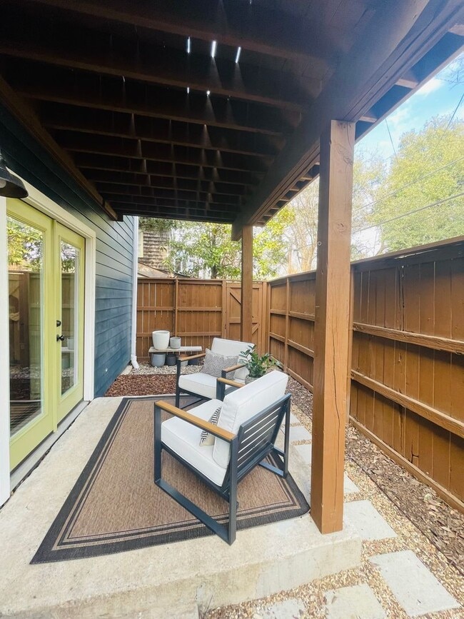 Building Photo - 4004 Roswell St