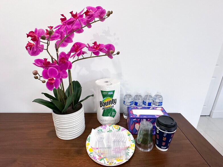 Building Photo - 4730 Marguerita Dr