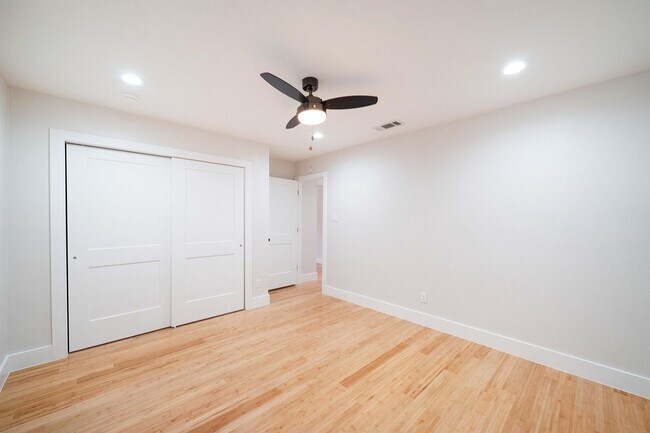 Building Photo - 2515 Berkett Dr