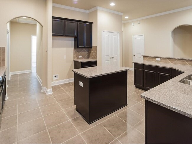 Building Photo - 25915 S Lakefair Dr