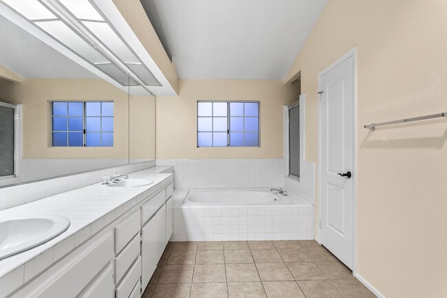 Building Photo - Remodeled Home with Bonus Room in HOA Comm...
