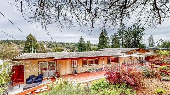 Building Photo - 2061 Woodside Dr