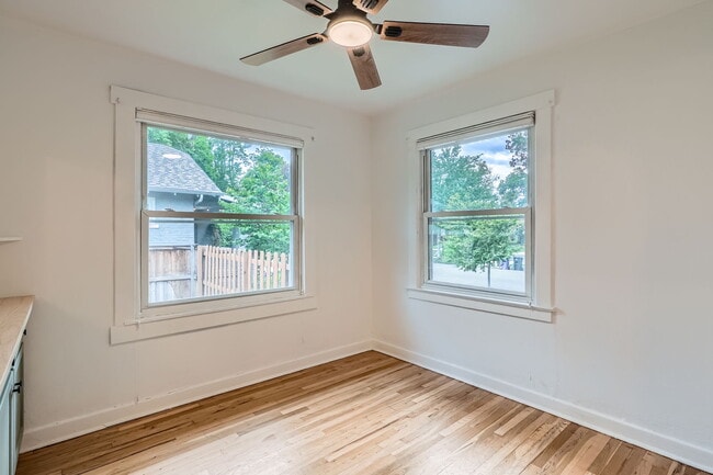 Building Photo - 960 Monroe St