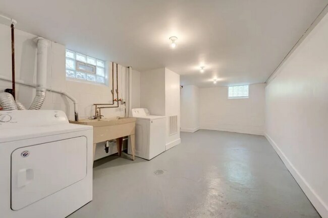 Building Photo - Avail July 1: 2BR Apt in Crafton, 1 Off Street Parking, AC, W/D included, Quartz Countertops, DW,...