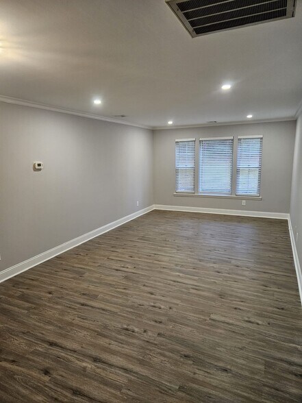 Building Photo - 65 County Rd