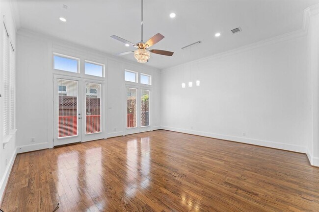 Building Photo - 1038 E 29th St