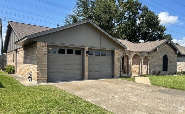 Building Photo - 1013 N Amy Dr