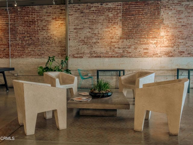 Building Photo - 530 S Hewitt St