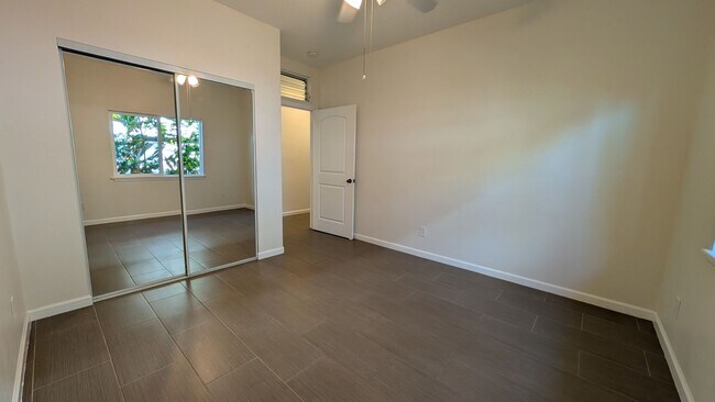 Building Photo - Spacious 4 bed 3 bath home near Diamond Head