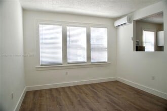 Building Photo - 501 SW 6th Ct