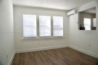 Building Photo - 501 SW 6th Ct
