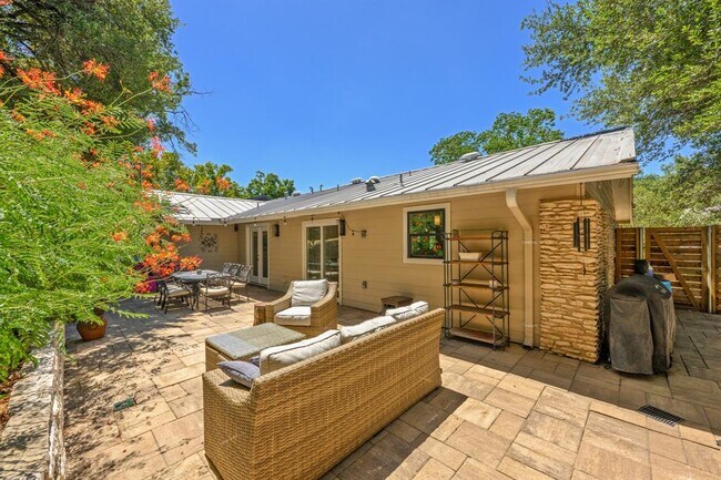 Building Photo - 2215 Alta Vista Ave