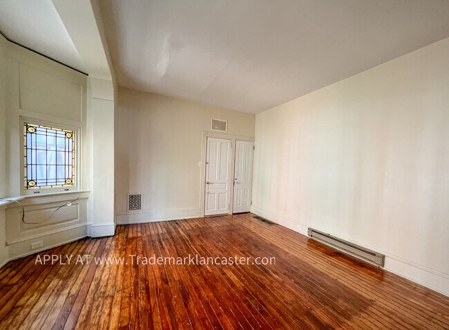 Building Photo - 132 College Ave