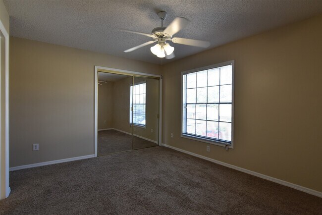 Building Photo - 3374 Cedar Springs Pl