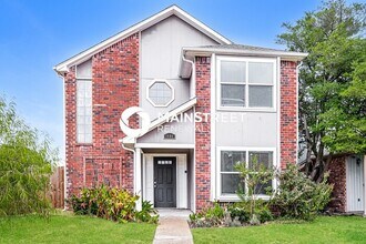 Building Photo - 4 Bedroom Pet-Friendly Home in Mesquite, TX with Main Street Renewal