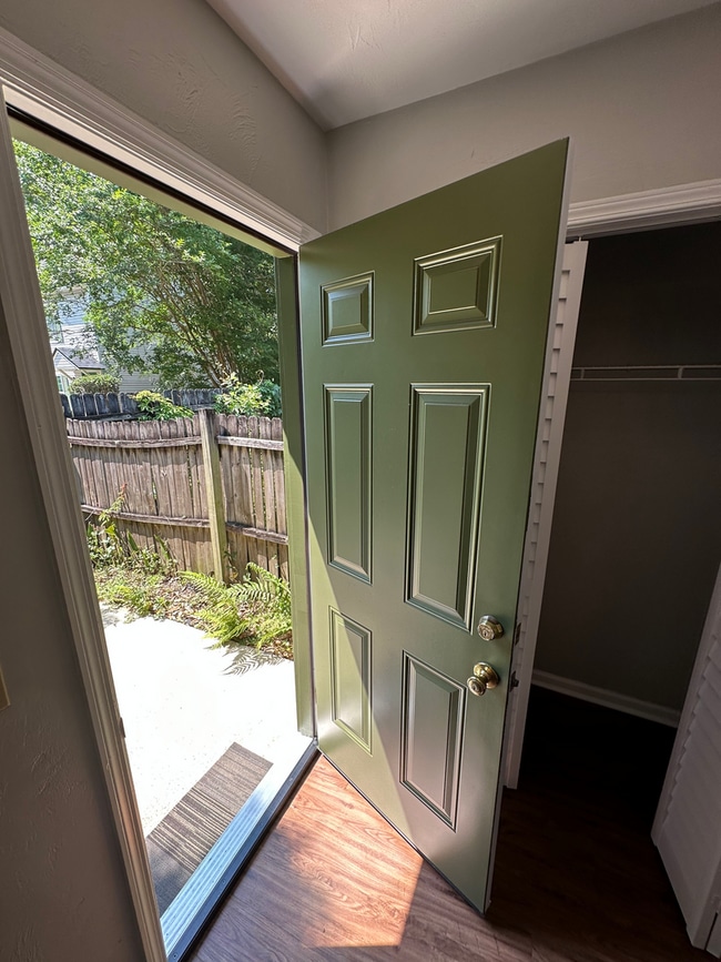 Building Photo - 218 White Dr