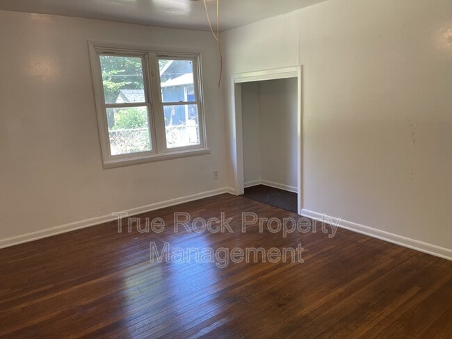 Building Photo - 403 W 13th