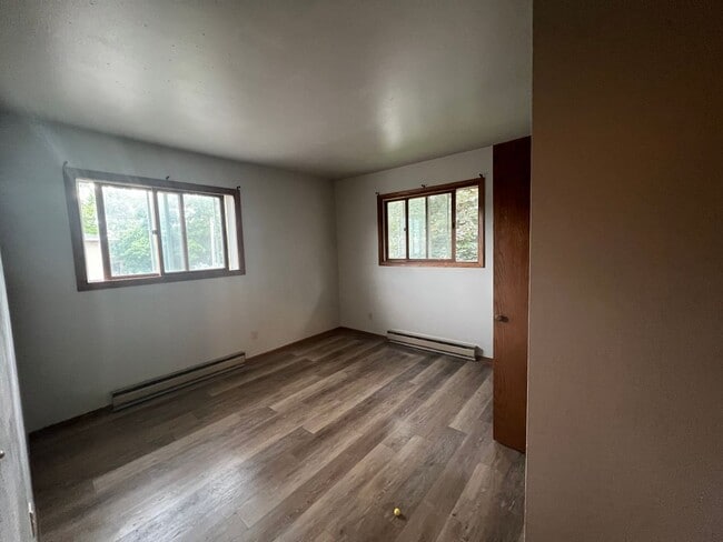 Building Photo - 909 Genrich St