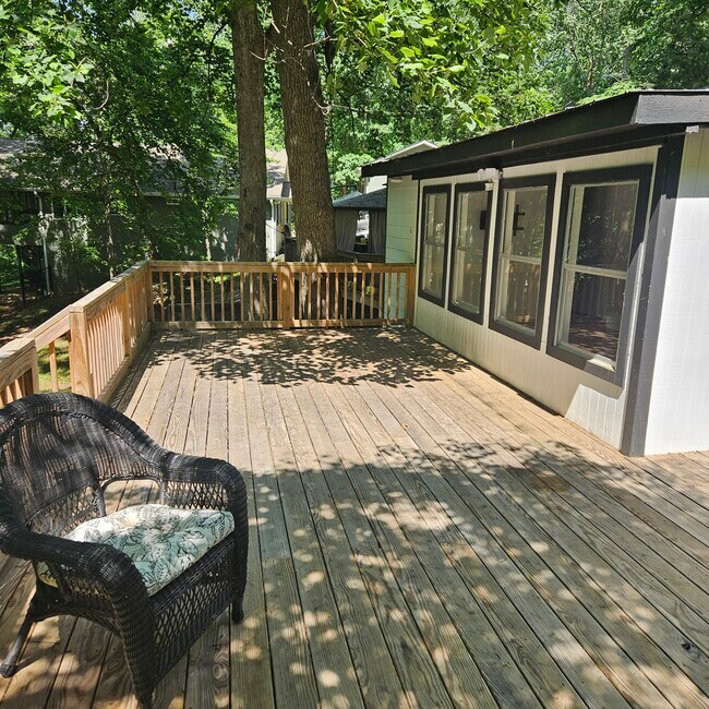 Building Photo - 220 Gumlog Dr