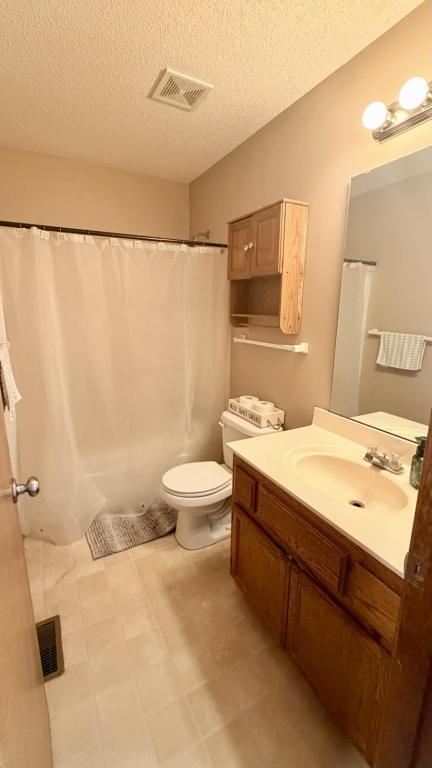 Building Photo - 2213 Larkspur