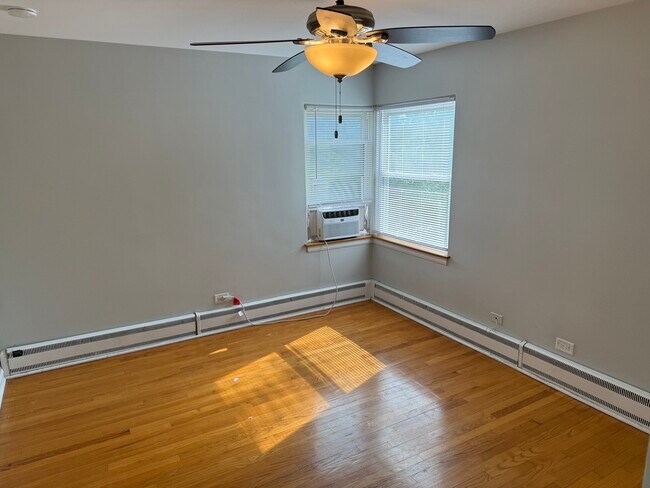 Building Photo - 1534 Clinton Pl
