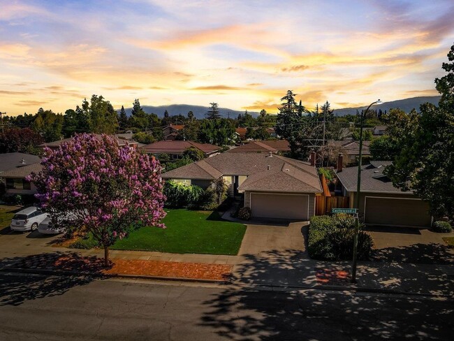 Building Photo - 4 Bedroom Home in Strawberry Park Stunner