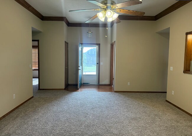 Building Photo - BEAUTIFUL FULLY FENCED HOME IN NIXA SCHOOL...