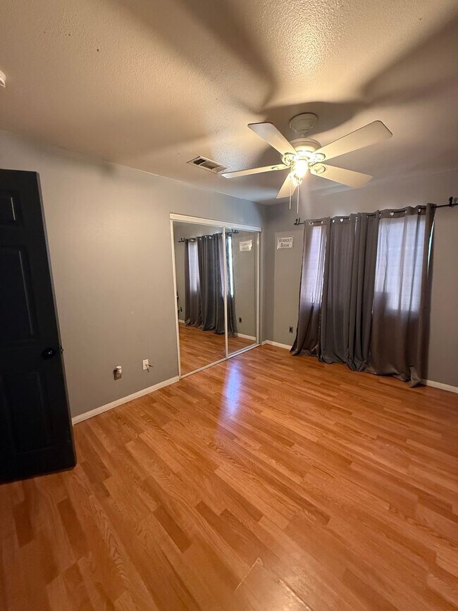 Building Photo - Spring Valley Lake Home