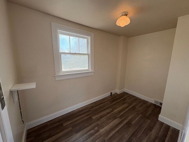 Building Photo - Beautiful house near Univeristy of Lynchburg! Four bedrooms, two bath!