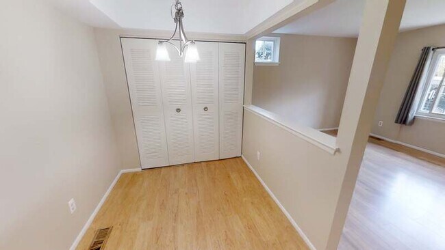 Building Photo - 529 Longshore Dr