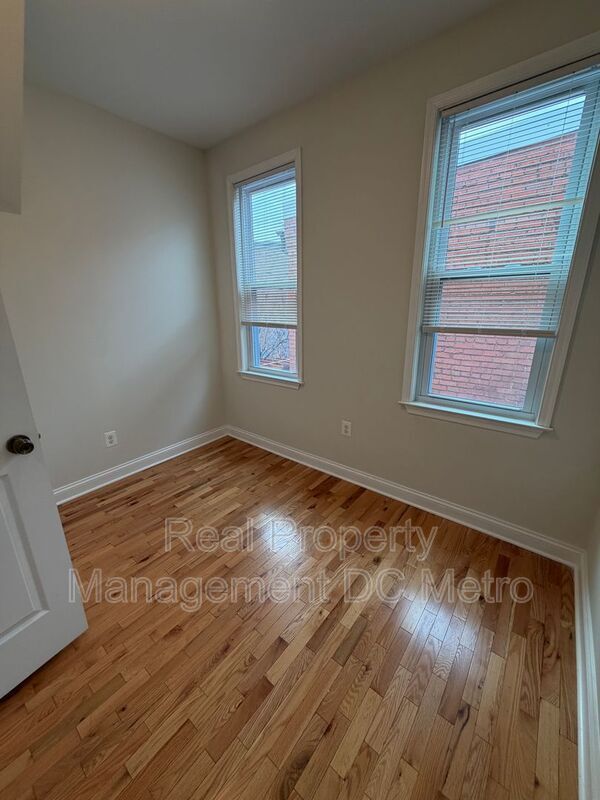 Building Photo - 1219 Pleasant St SE