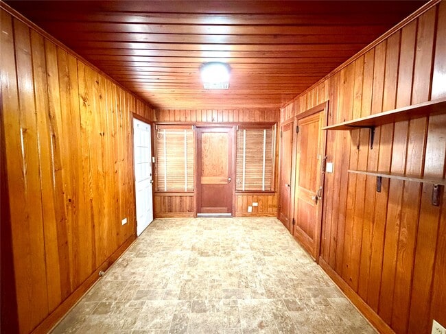 Building Photo - 1104 Marie St