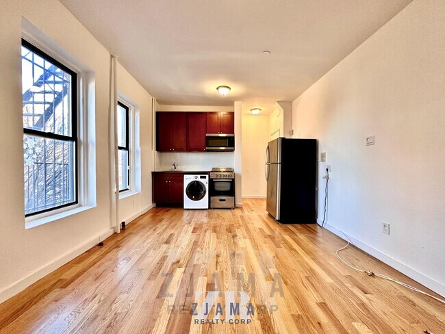 Primary Photo - Degraw Street