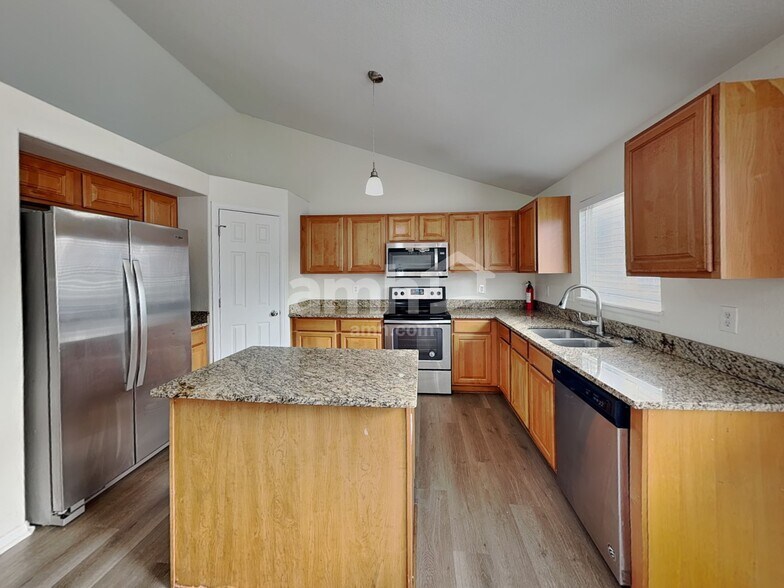 Building Photo - 14592 E 52nd Ave