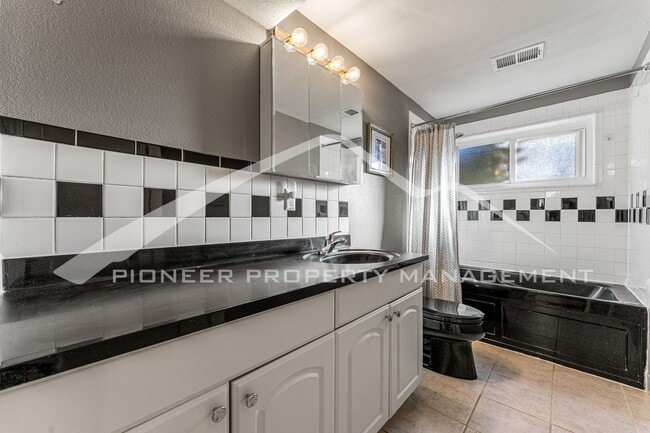 Building Photo - Spacious Home with Natural Light & Fenced Backyard