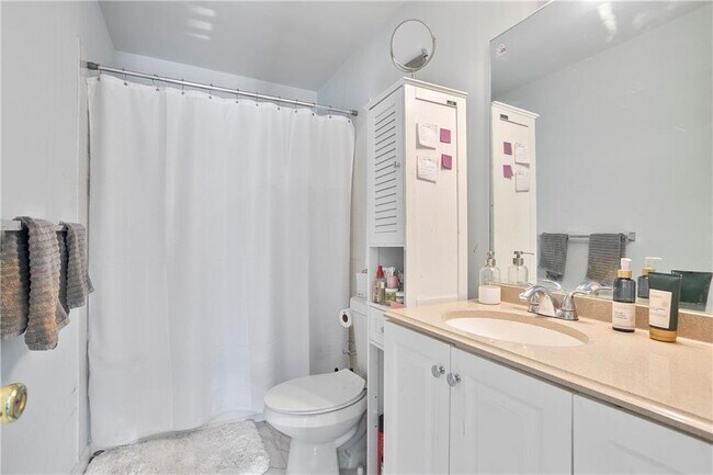 Building Photo - 2584 Old Roswell Rd