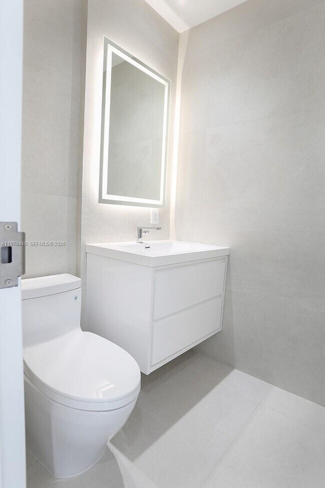 Building Photo - 11 Island Ave