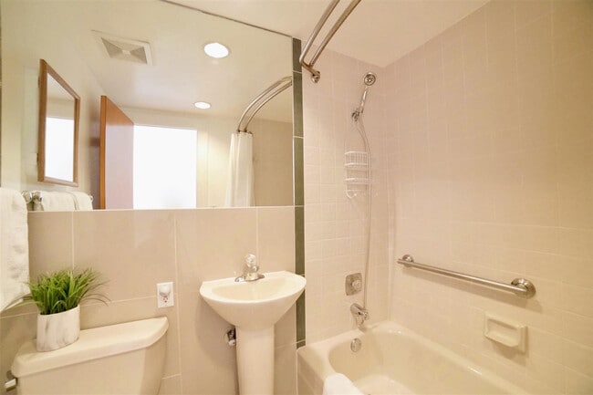 Building Photo - 235 Sunrise Ave