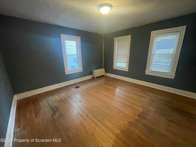 Building Photo - 949 N Irving Ave