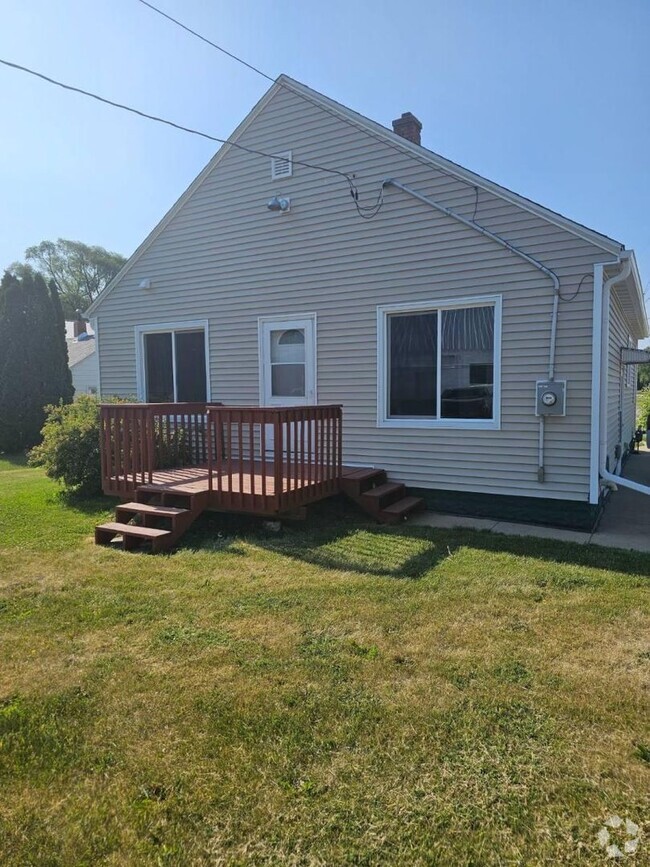 Building Photo - BEAUTIFUL 2 BR House w garage!