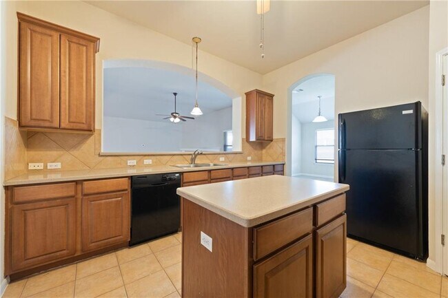 Building Photo - 4507 Western Lake Dr
